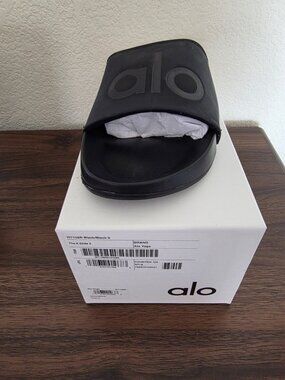 Alo Yoga The It Slide 2 Black/Black Size 9 W7108R New With Box